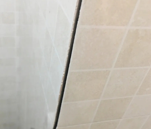 南通市瓷砖空鼓维修公司分享阳台瓷砖脱落的修复过程可以分为以下几个步骤