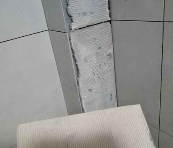 南通市瓷砖空鼓维修公司分享下厨房瓷砖脱落的补救措施。